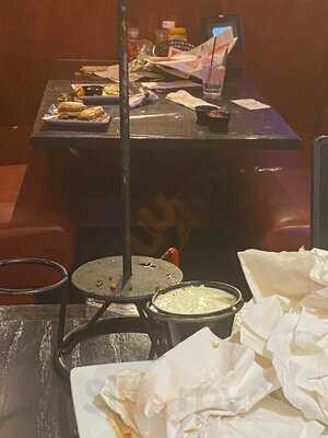 Red Robin Gourmet Burgers & Brews