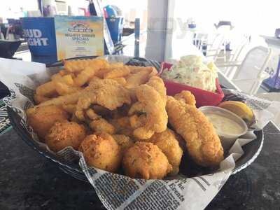 Wahoo's Poolside Bar & Grill