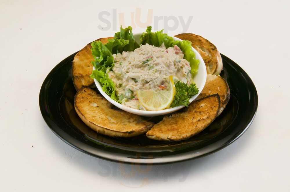 Wahoo's Poolside Bar & Grill