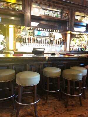 The Bay Bar And Grille