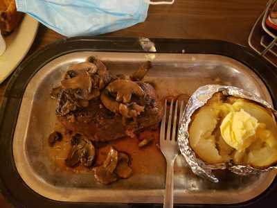 Hoss's Steak & Sea House