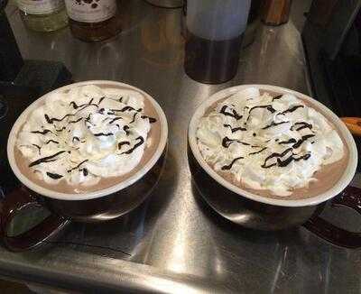 Lark O’ The Lake Cafe