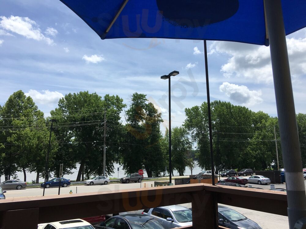 Uncle Joe's Bar & Grill