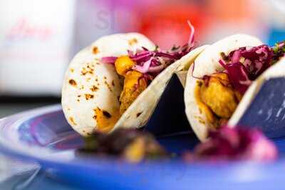 Lucy's Retired Surfers Bar & Restaurant