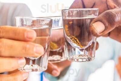 Lucy's Retired Surfers Bar & Restaurant