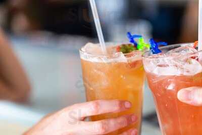 Lucy's Retired Surfers Bar & Restaurant