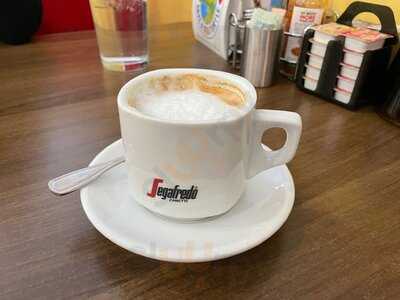 Breakfast Guru Restaurant & Bar