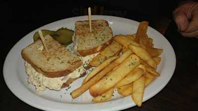 Big Shotz Bar & Grill