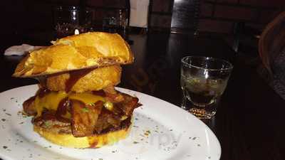 Big Shotz Bar & Grill