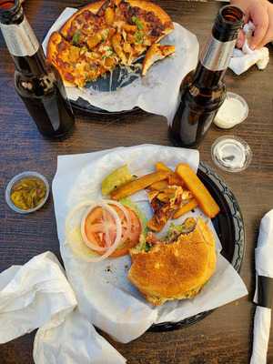 Big Shotz Bar & Grill