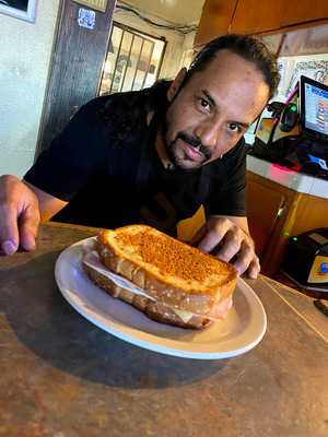 Ruben's Bar And Grill