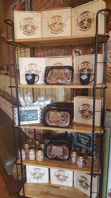 Polly's Pies Restaurant & Bakery