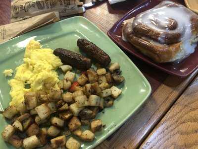 Polly's Pies Restaurant & Bakery