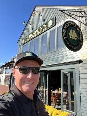 22 Bowen's Wine Bar & Grille