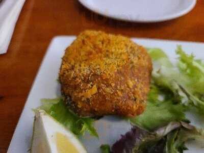 Benjamin's Restaurant And Raw Bar