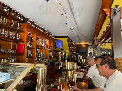 Benjamin's Restaurant And Raw Bar