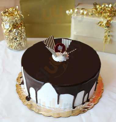 Cold Stone Creamery & Rocky Mountain Chocolate Factory