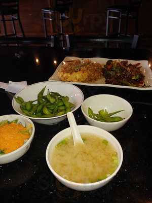 Avocado California Roll & Sushi