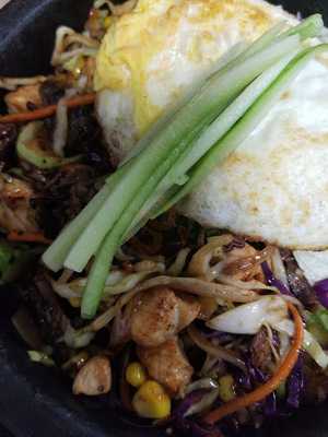 Avocado California Roll & Sushi