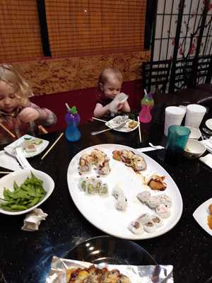 Avocado California Roll & Sushi