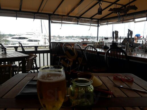Marina Cafe And Pub