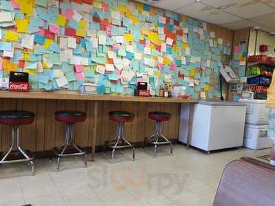 Ben's Chili Dogs And Soft Serve