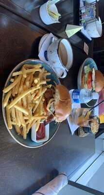 Cedar + Stone, Urban Table