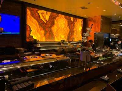 Crave American Kitchen & Sushi Bar - Mall Of America