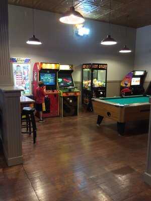 Geneo's Pizza And Pub