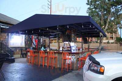 Momma Goldberg's Deli