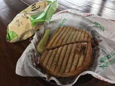 Momma Goldberg's Deli