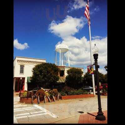 Momma Goldberg's Deli