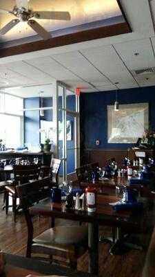 Regatta Pub At Salem Waterfront Hotel