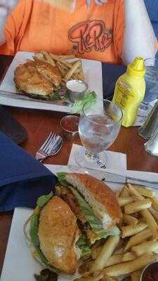 Regatta Pub At Salem Waterfront Hotel