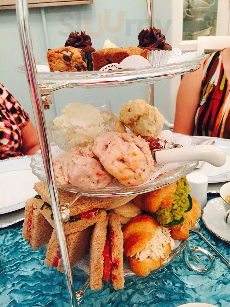 The White Heron Tea And Gifts