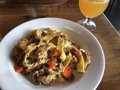 Rusty Bucket Restaurant And Tavern