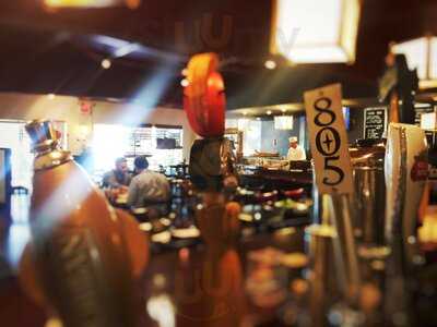 Thousand Wok Asian Bistro & Sushi Bar