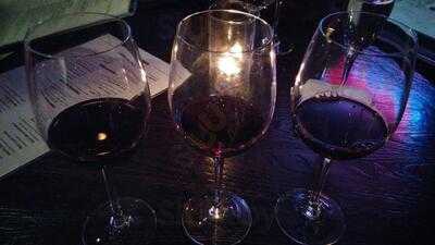 Vino At Trios