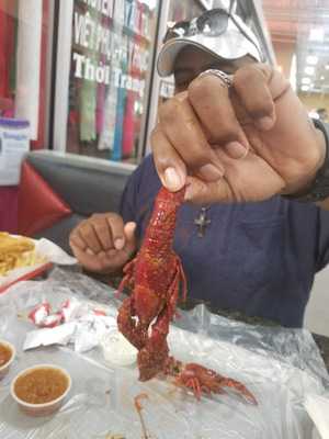 Crawfish Hut (aka Bon Crawfish Hut)