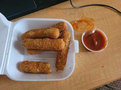 Paulie's Pizza & Pasta