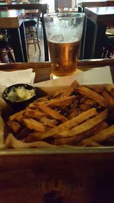 Danny's Food & Spirits