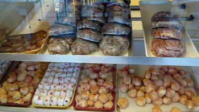 Mr. Ronnie's Famous Hot Donuts