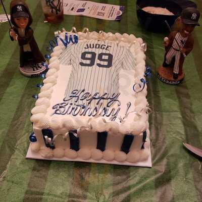 Deising's Bakery, Restaurant, And Catering