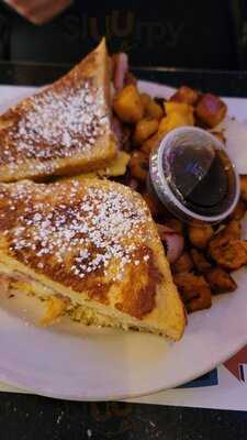 The Roundabout Diner & Lounge