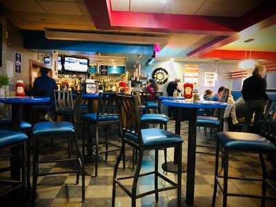 The Roundabout Diner & Lounge