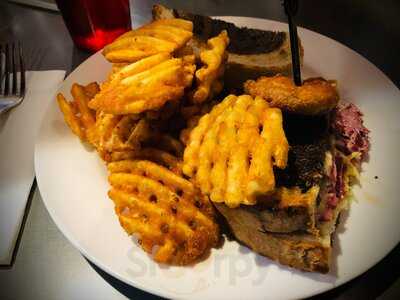 The Roundabout Diner & Lounge