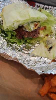 Mooyah Burgers, Fries & Shakes