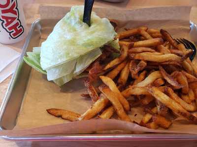 Mooyah Burgers, Fries & Shakes