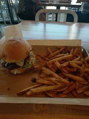 Mooyah Burgers, Fries & Shakes