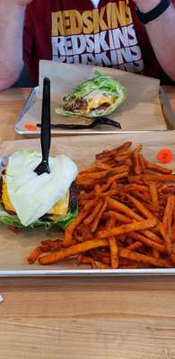 Mooyah Burgers, Fries & Shakes